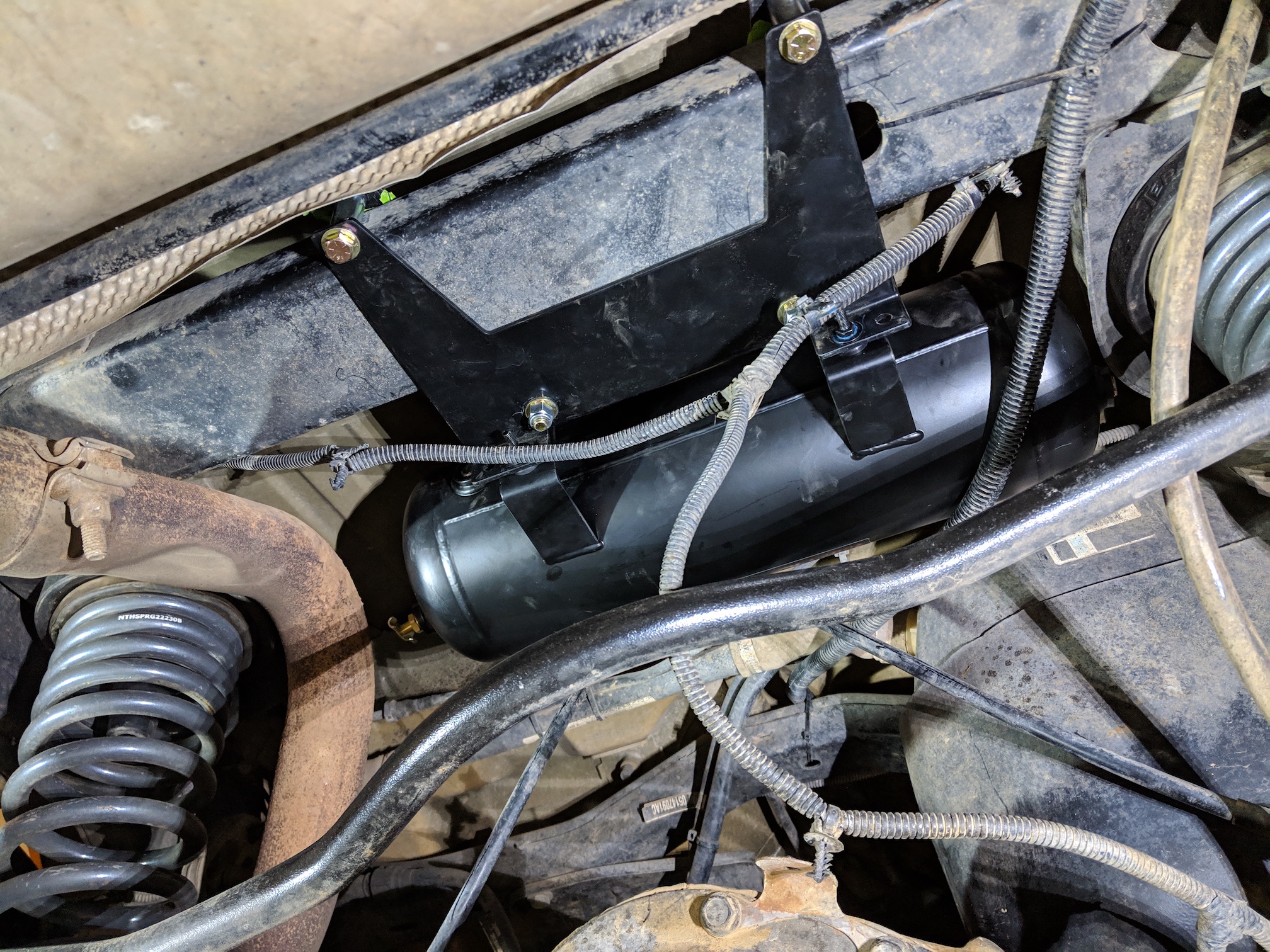 Jeep JK Air Tank Install Right Angles